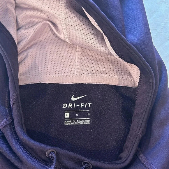 Nike Women’s NK THRMA HOODIE PO GRAPHIC 4 large excellent used‎ condition purple - Picture 3 of 4